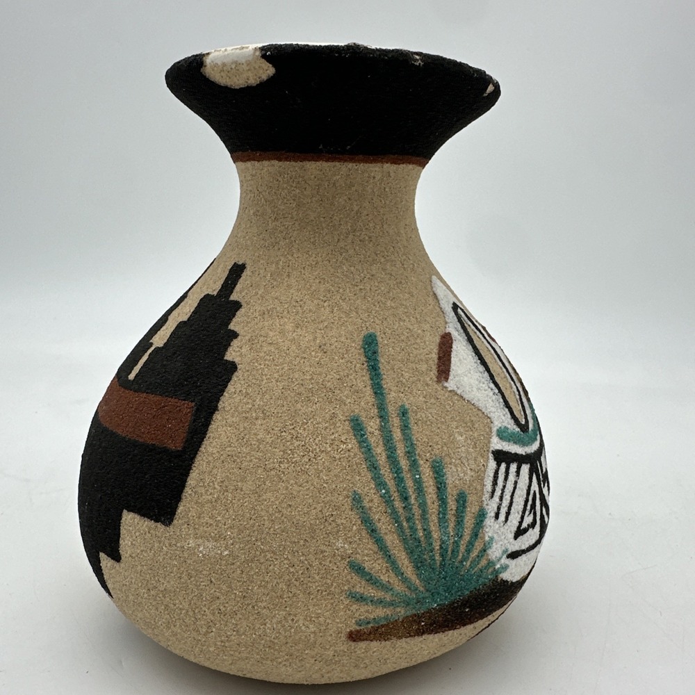 Vintage Southwestern Navajo Carita Benally Signed Sand Painted Pottery Vase 6" - Picture 3 of 5